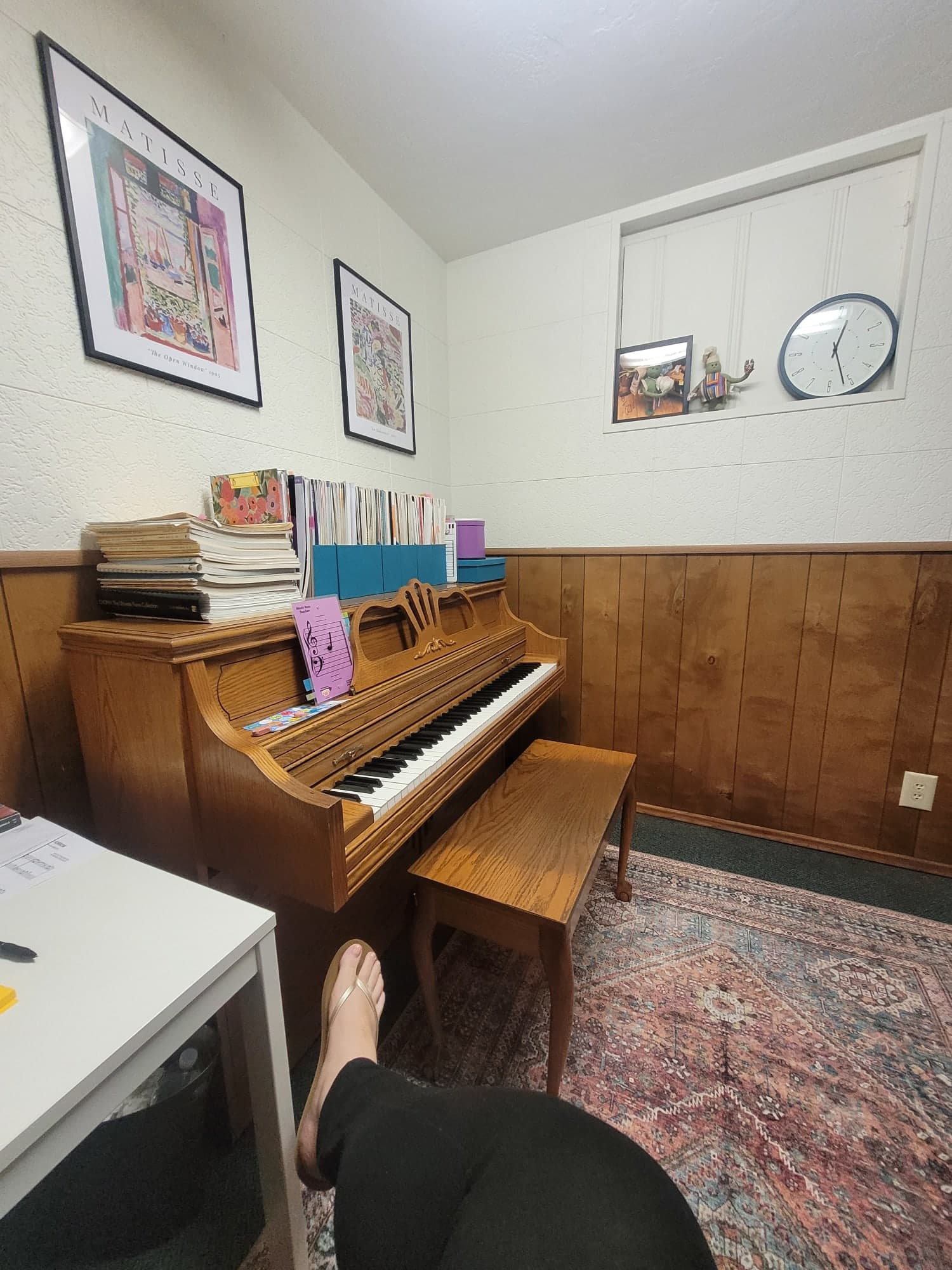 Karolyn Henderson's piano studio background