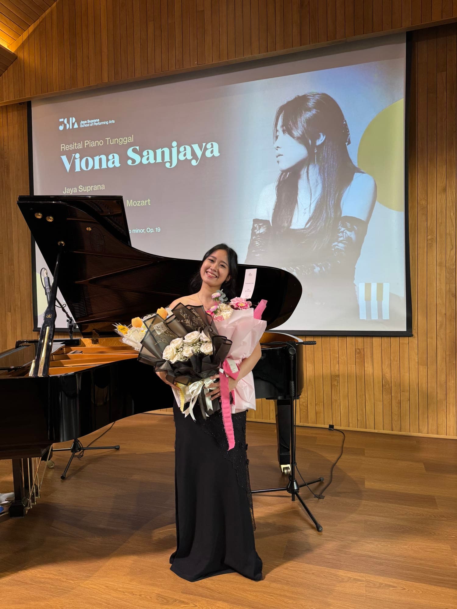 Viona Sanjaya - Piano Teacher