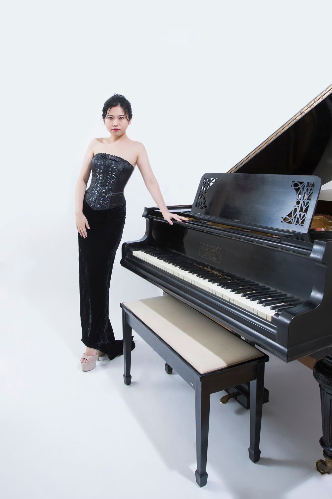 Zhihua Hu - Piano Teacher